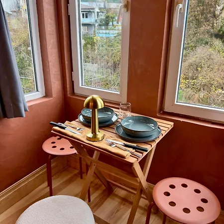 Historic Design 3-storey Arnavutkoey With Patio شقة