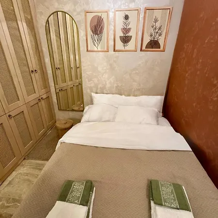 Historic Design 3-storey Arnavutkoey With Patio شقة