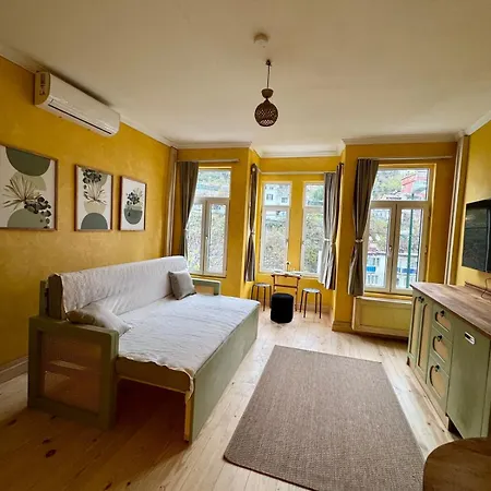 Apartament Historic Design 3-storey Arnavutkoey With Patio Stambuł