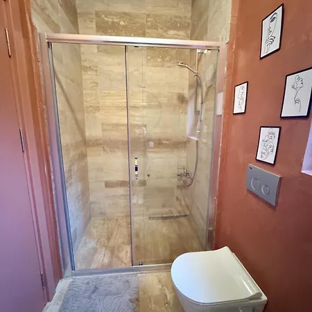 Daire Historic Design 3-storey Arnavutkoey With Patio *