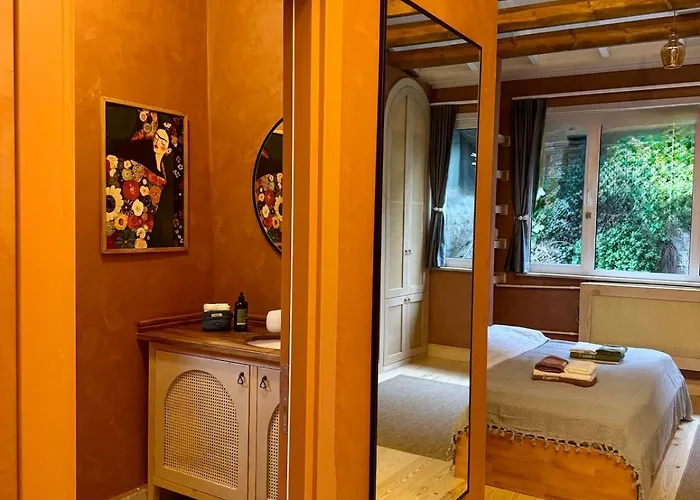 Historic Design 3-storey Arnavutkoey With Patio Апартаменты *