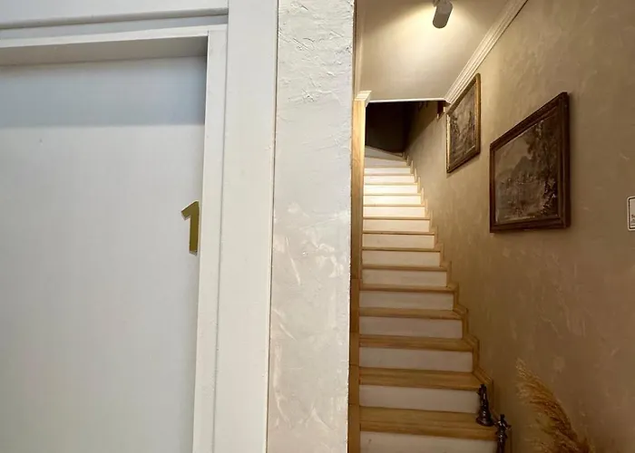 Historic Design 3-storey Arnavutkoey With Patio * Стамбул