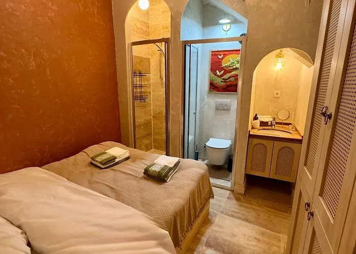 Historic Design 3-storey Arnavutkoey With Patio