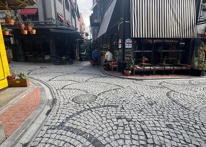 Апартаменты Historic Design 3-storey Arnavutkoey With Patio Стамбул