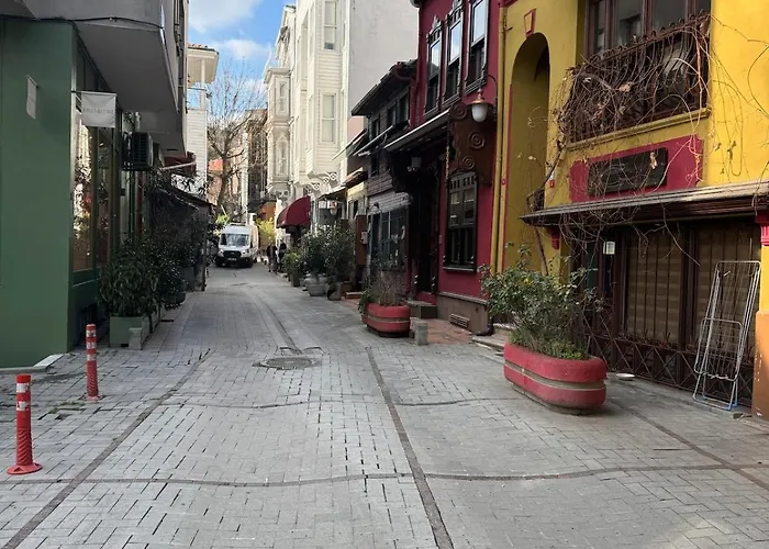 Historic Design 3-storey Arnavutkoey With Patio Апартаменты