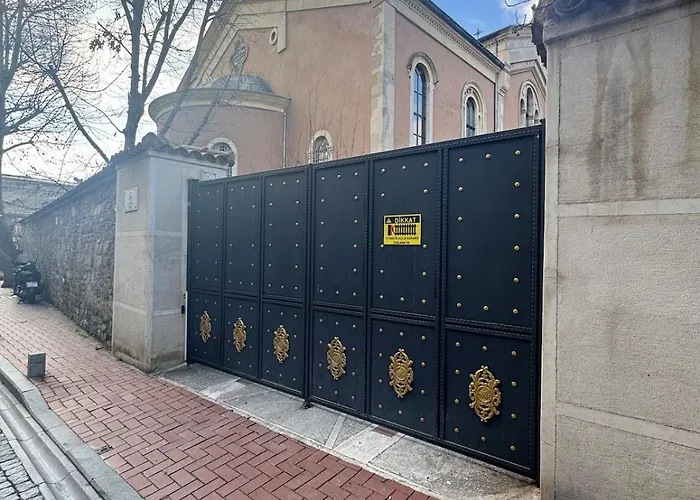 Historic Design 3-storey Arnavutkoey With Patio Апартаменты