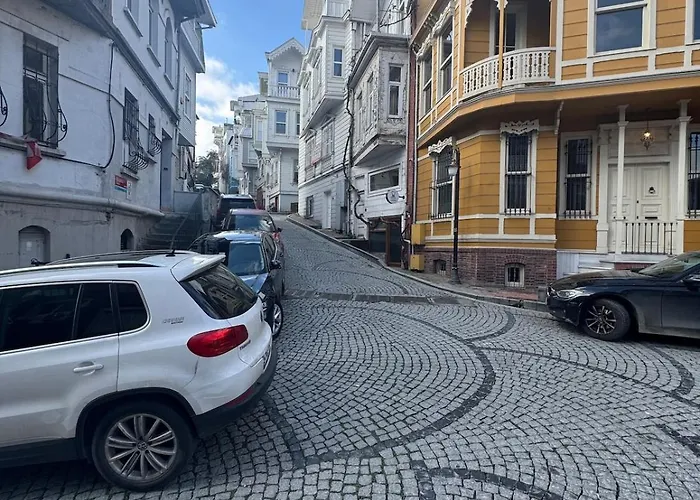 Апартаменты Historic Design 3-storey Arnavutkoey With Patio Стамбул