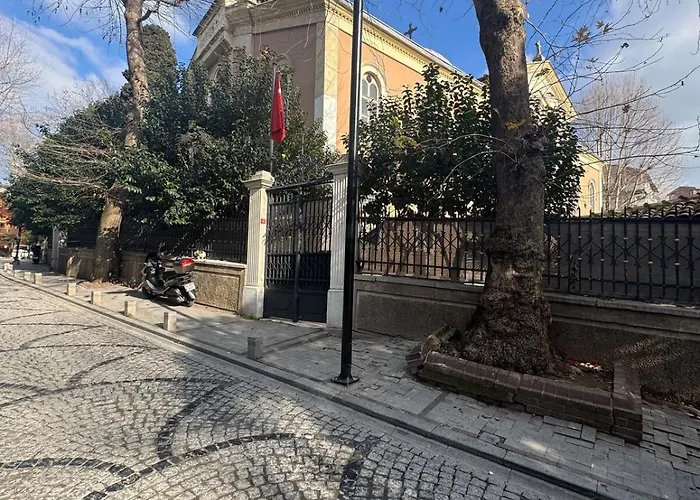 Daire Historic Design 3-storey Arnavutkoey With Patio İstanbul